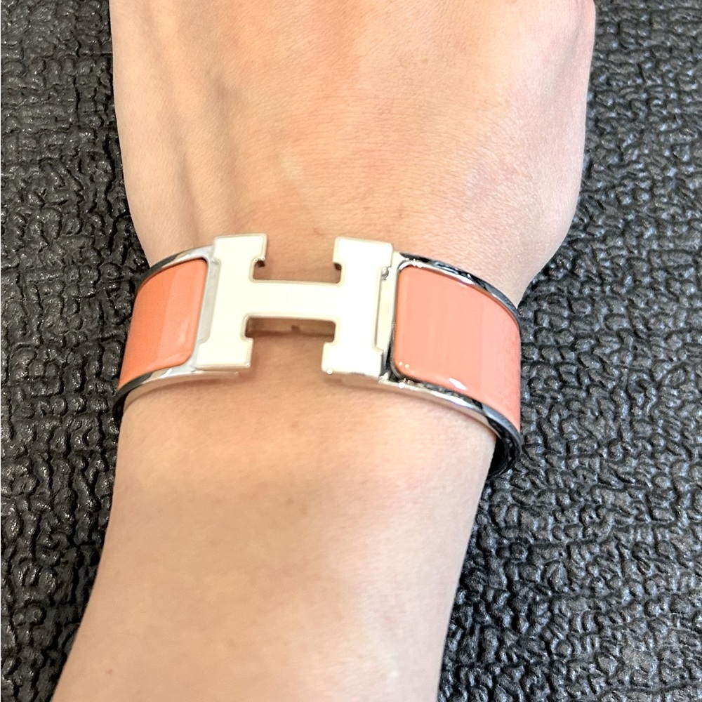 Hermes Clic Clac white ‘H’ enamel bracelet in Mango (PM)